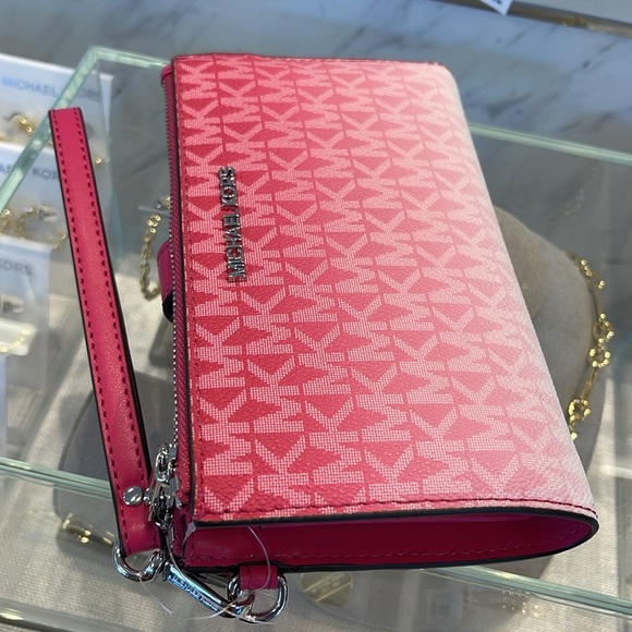 MICHAEL KORS
Jet Set Large Logo Signature Double-Zip Wristlet-Wallet-Phone Case - Picture 6 of 16